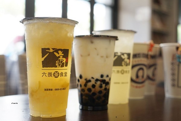六羨茶食堂(大里東榮店)：CP值超高的復古泡沫紅茶店 內用茶飲25元起 超推點心 炸物 比臉大雞排飯 冬天還有火鍋 六羨茶食堂