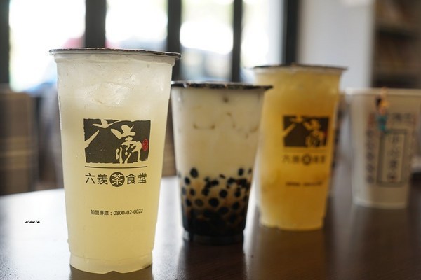 六羨茶食堂(大里東榮店)：CP值超高的復古泡沫紅茶店 內用茶飲25元起 超推點心 炸物 比臉大雞排飯 冬天還有火鍋 六羨茶食堂