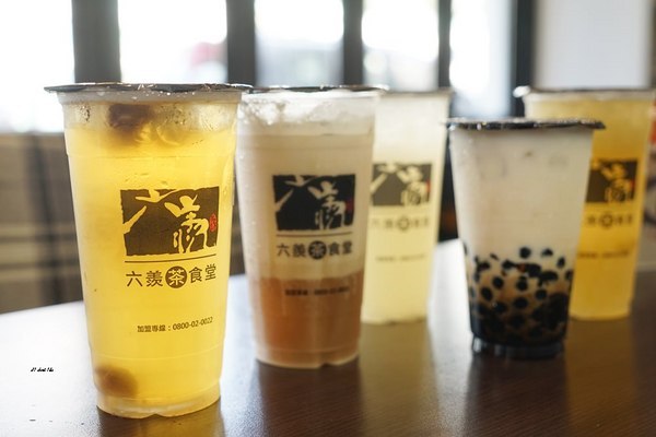 六羨茶食堂(大里東榮店)：CP值超高的復古泡沫紅茶店 內用茶飲25元起 超推點心 炸物 比臉大雞排飯 冬天還有火鍋 六羨茶食堂