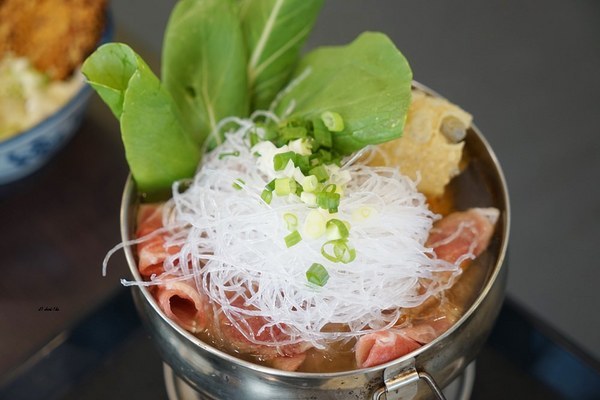 六羨茶食堂(大里東榮店)：CP值超高的復古泡沫紅茶店 內用茶飲25元起 超推點心 炸物 比臉大雞排飯 冬天還有火鍋 六羨茶食堂