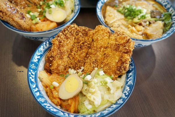 六羨茶食堂(大里東榮店)：CP值超高的復古泡沫紅茶店 內用茶飲25元起 超推點心 炸物 比臉大雞排飯 冬天還有火鍋 六羨茶食堂