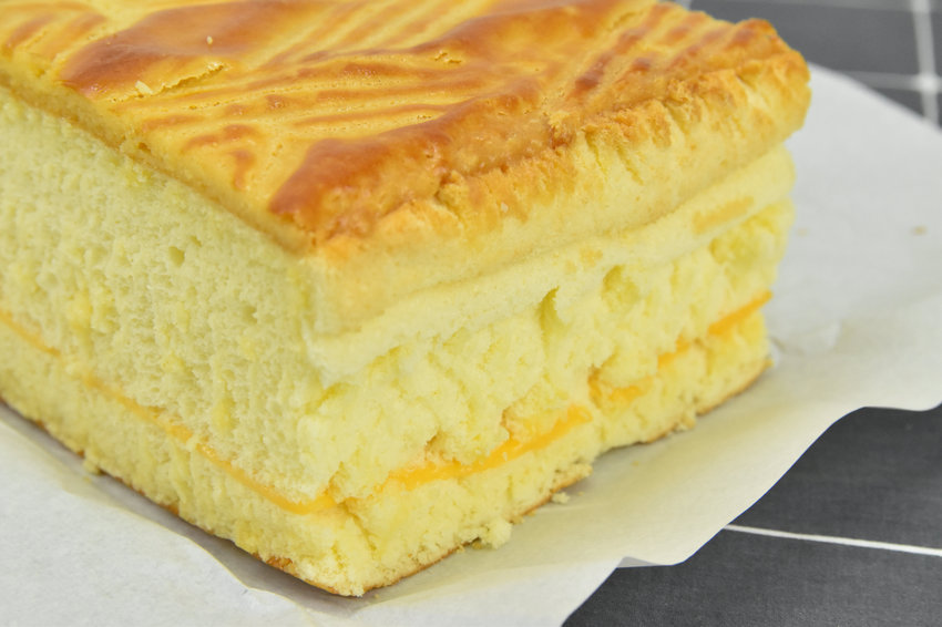 【蓁古早味現烤蛋糕】讓人懷念童年的好滋味 濃濃起司香氣與虎皮蛋糕的完美結合 #嘉義美食 #虎皮起司蛋糕