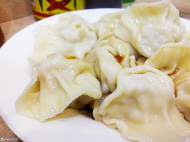 【台北大同】三五水餃酸辣湯 | 馬偕醫院旁 新鮮現包 內用只賣韭黃水餃 內餡鮮甜多汁