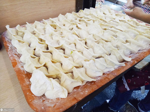 【台北大同】三五水餃酸辣湯 | 馬偕醫院旁 新鮮現包 內用只賣韭黃水餃 內餡鮮甜多汁