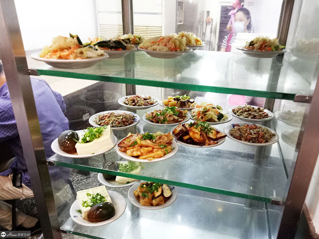 【台北大同】三五水餃酸辣湯 | 馬偕醫院旁 新鮮現包 內用只賣韭黃水餃 內餡鮮甜多汁