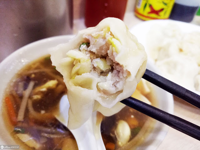 【台北大同】三五水餃酸辣湯 | 馬偕醫院旁 新鮮現包 內用只賣韭黃水餃 內餡鮮甜多汁