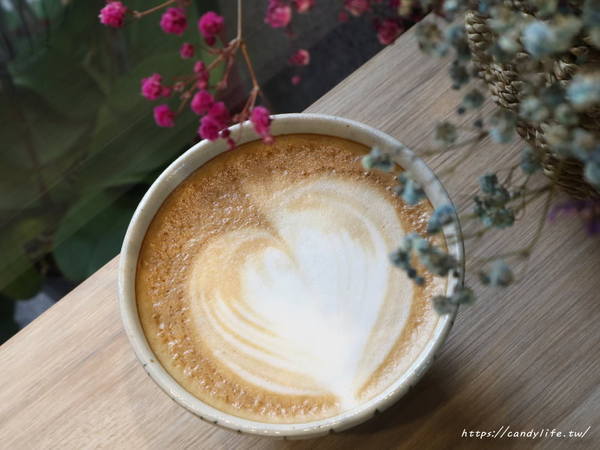 異柒手作甜點咖啡 Strange seven handmade dessert：台中美食│異柒手作甜點咖啡〃以中文數字命名的創意甜點，還有客製化彌月禮、喜餅等～