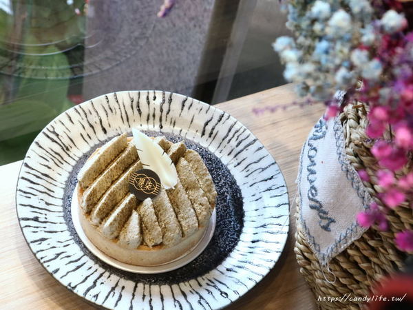 異柒手作甜點咖啡 Strange seven handmade dessert：台中美食│異柒手作甜點咖啡〃以中文數字命名的創意甜點，還有客製化彌月禮、喜餅等～