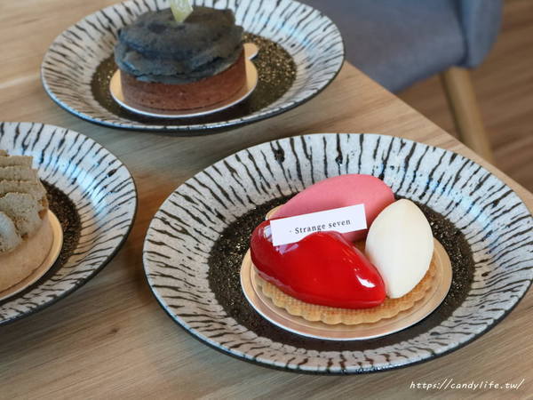異柒手作甜點咖啡 Strange seven handmade dessert：台中美食│異柒手作甜點咖啡〃以中文數字命名的創意甜點，還有客製化彌月禮、喜餅等～