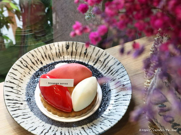 異柒手作甜點咖啡 Strange seven handmade dessert：台中美食│異柒手作甜點咖啡〃以中文數字命名的創意甜點，還有客製化彌月禮、喜餅等～