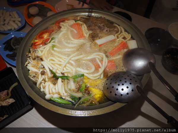 大安石頭火鍋(大安店):【台北】大安自助石頭沙茶火鍋/忠孝復興站/以盤計價/台式懷舊火鍋