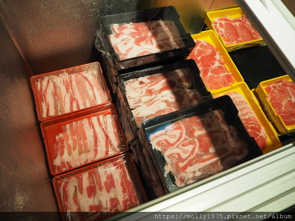 大安石頭火鍋(大安店):【台北】大安自助石頭沙茶火鍋/忠孝復興站/以盤計價/台式懷舊火鍋