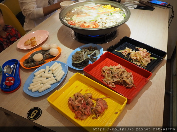 大安石頭火鍋(大安店):【台北】大安自助石頭沙茶火鍋/忠孝復興站/以盤計價/台式懷舊火鍋