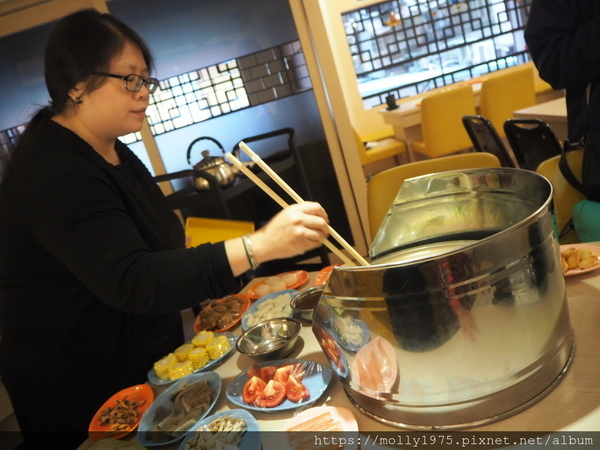 大安石頭火鍋(大安店):【台北】大安自助石頭沙茶火鍋/忠孝復興站/以盤計價/台式懷舊火鍋