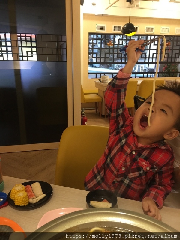 大安石頭火鍋(大安店):【台北】大安自助石頭沙茶火鍋/忠孝復興站/以盤計價/台式懷舊火鍋