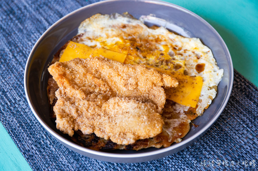 新竹雞排中隊｜雞排尬蔥油餅只要六十五元！綜合炸物份量多，外送無骨雞排便當及雞排炒泡麵