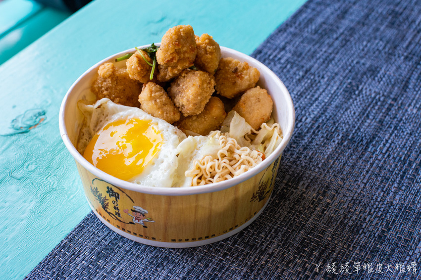 新竹雞排中隊｜雞排尬蔥油餅只要六十五元！綜合炸物份量多，外送無骨雞排便當及雞排炒泡麵