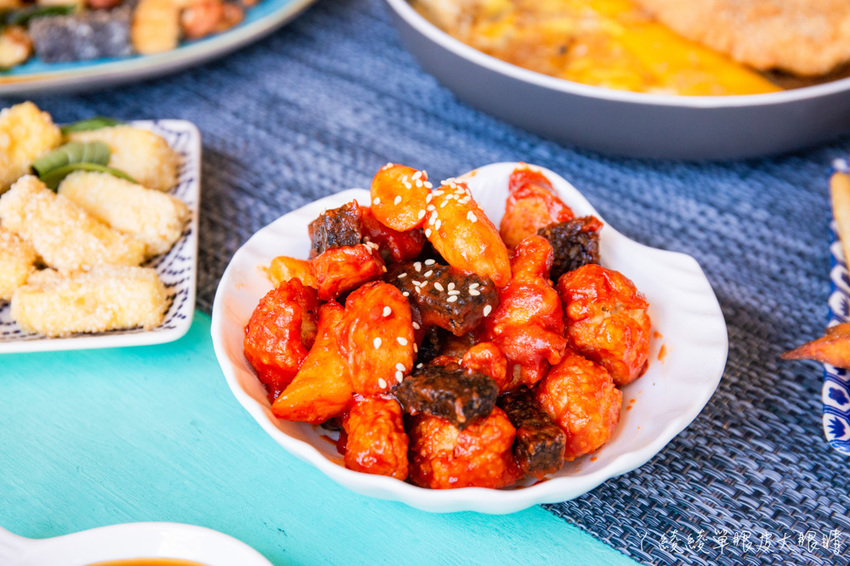 新竹雞排中隊｜雞排尬蔥油餅只要六十五元！綜合炸物份量多，外送無骨雞排便當及雞排炒泡麵