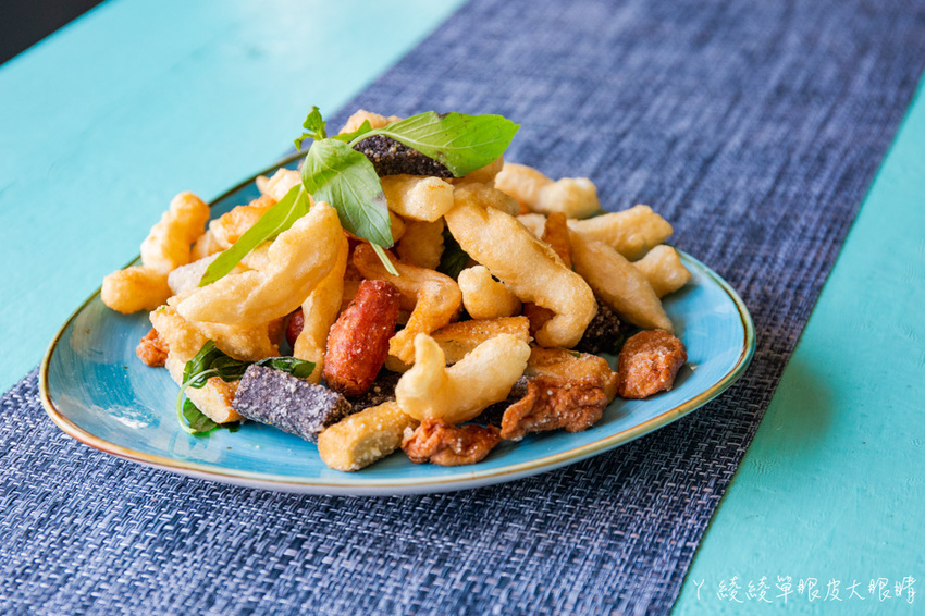 新竹雞排中隊｜雞排尬蔥油餅只要六十五元！綜合炸物份量多，外送無骨雞排便當及雞排炒泡麵