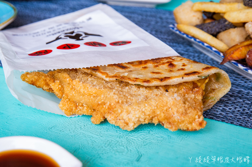 新竹雞排中隊｜雞排尬蔥油餅只要六十五元！綜合炸物份量多，外送無骨雞排便當及雞排炒泡麵