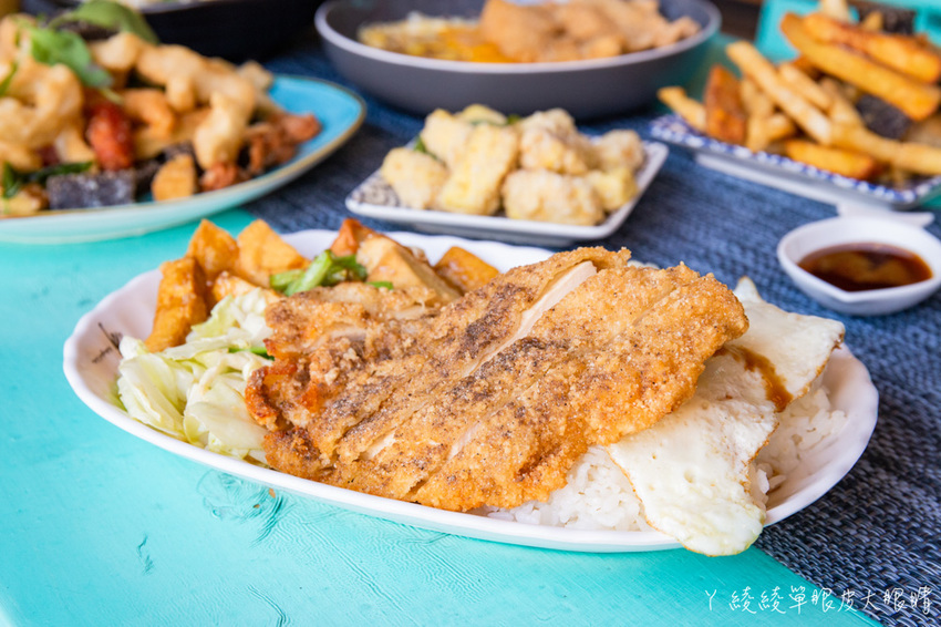 新竹雞排中隊｜雞排尬蔥油餅只要六十五元！綜合炸物份量多，外送無骨雞排便當及雞排炒泡麵