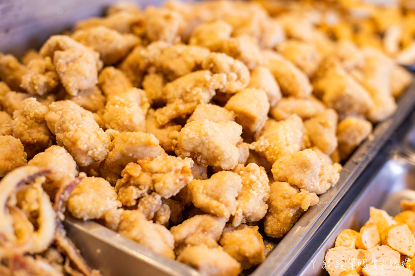 新竹雞排中隊｜雞排尬蔥油餅只要六十五元！綜合炸物份量多，外送無骨雞排便當及雞排炒泡麵