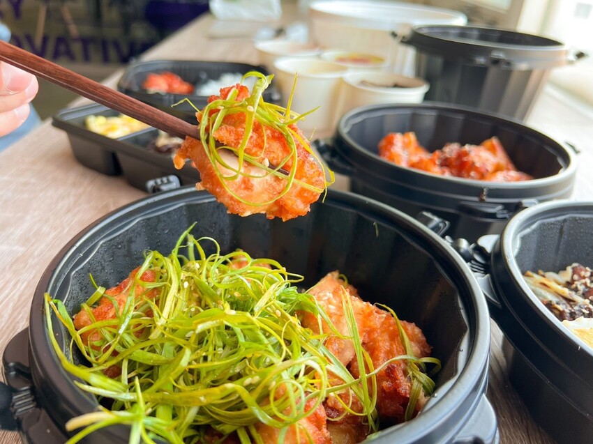 匠蔘雞鍋粑粥＋干貝超鮮美！大安區韓式料理「本家長壽村」韓式炸雞年糕、黑溜溜炸醬麵、軟嫩韓式燒肉...樣樣都道地，連小菜都超好吃！