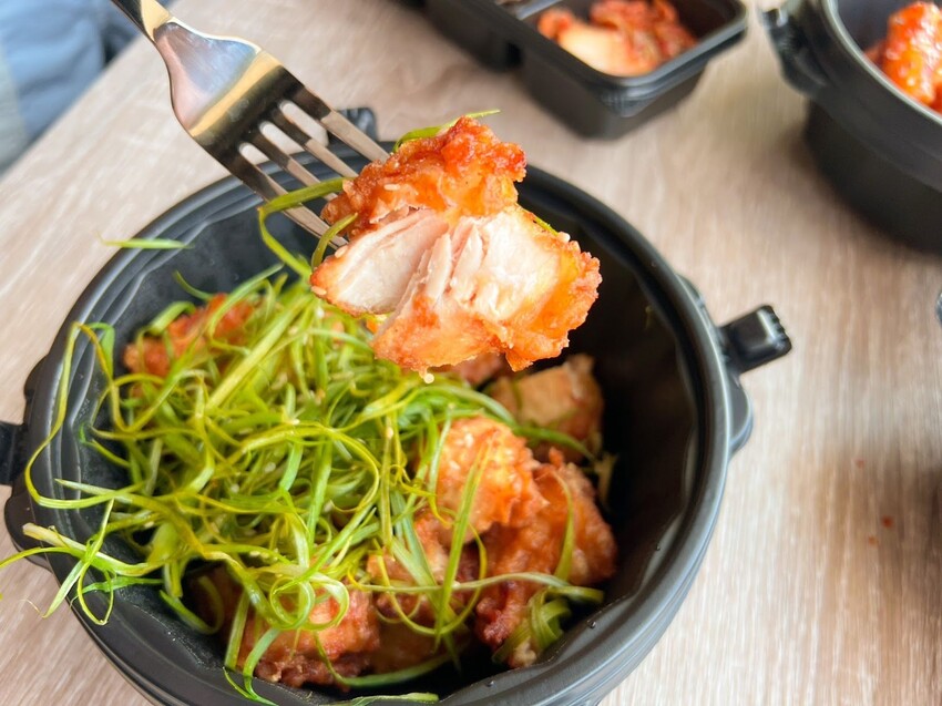 匠蔘雞鍋粑粥＋干貝超鮮美！大安區韓式料理「本家長壽村」韓式炸雞年糕、黑溜溜炸醬麵、軟嫩韓式燒肉...樣樣都道地，連小菜都超好吃！