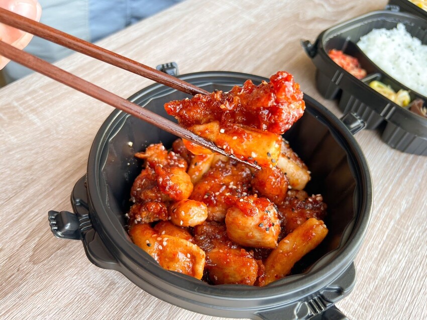 匠蔘雞鍋粑粥＋干貝超鮮美！大安區韓式料理「本家長壽村」韓式炸雞年糕、黑溜溜炸醬麵、軟嫩韓式燒肉...樣樣都道地，連小菜都超好吃！