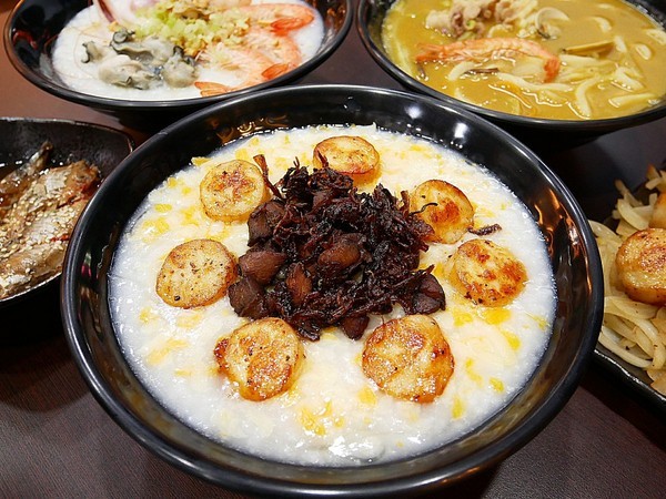 粥鮮(屏東鲍魚絲瓜粥):粥鮮(屏東鮑魚絲瓜粥)-台中西屯海鮮粥烏龍麵 超霸氣新鮮海產直接端上桌 冷冷冬天來一碗 親切價格就有豐盛晚餐暖飽肚子