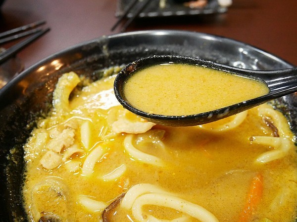 粥鮮(屏東鲍魚絲瓜粥):粥鮮(屏東鮑魚絲瓜粥)-台中西屯海鮮粥烏龍麵 超霸氣新鮮海產直接端上桌 冷冷冬天來一碗 親切價格就有豐盛晚餐暖飽肚子