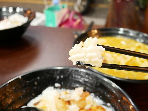 粥鮮(屏東鲍魚絲瓜粥):粥鮮(屏東鮑魚絲瓜粥)-台中西屯海鮮粥烏龍麵 超霸氣新鮮海產直接端上桌 冷冷冬天來一碗 親切價格就有豐盛晚餐暖飽肚子