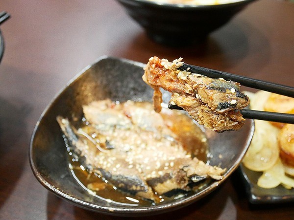 粥鮮(屏東鲍魚絲瓜粥):粥鮮(屏東鮑魚絲瓜粥)-台中西屯海鮮粥烏龍麵 超霸氣新鮮海產直接端上桌 冷冷冬天來一碗 親切價格就有豐盛晚餐暖飽肚子