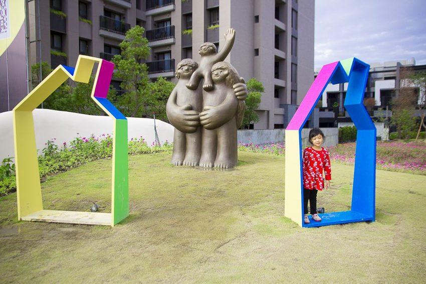 【玩樂.台中】太平景點/小心有熊出沒-熊熊秘境~大片波斯菊花海、森林小徑、可愛小熊出沒,免費好拍