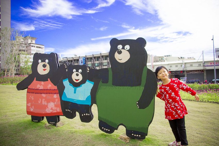 【玩樂.台中】太平景點/小心有熊出沒-熊熊秘境~大片波斯菊花海、森林小徑、可愛小熊出沒,免費好拍
