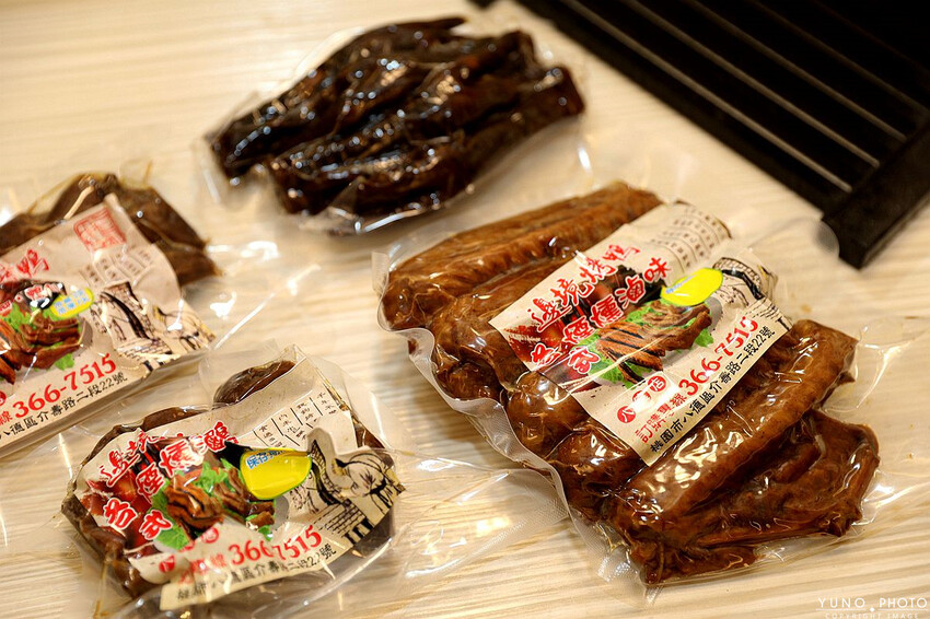 桃園市八德區邊境烤鴨|必吃椒鹽鴨(鹹酥鴨)香酥不油膩的下酒菜 吮指煙燻滷味更是不能錯過。菜單價位(桃園八德烤鴨推薦)