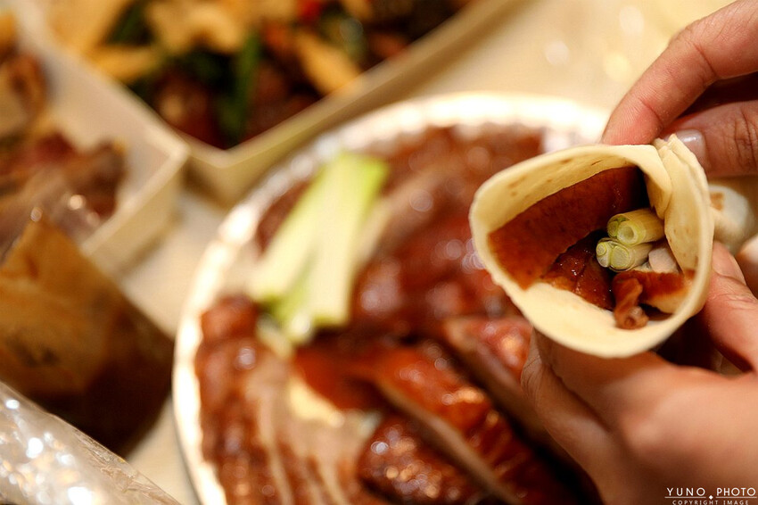 桃園市八德區邊境烤鴨|必吃椒鹽鴨(鹹酥鴨)香酥不油膩的下酒菜 吮指煙燻滷味更是不能錯過。菜單價位(桃園八德烤鴨推薦)