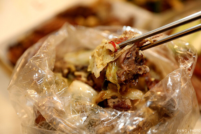 桃園市八德區邊境烤鴨|必吃椒鹽鴨(鹹酥鴨)香酥不油膩的下酒菜 吮指煙燻滷味更是不能錯過。菜單價位(桃園八德烤鴨推薦)