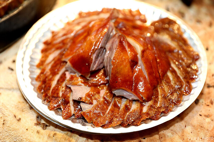 桃園市八德區邊境烤鴨|必吃椒鹽鴨(鹹酥鴨)香酥不油膩的下酒菜 吮指煙燻滷味更是不能錯過。菜單價位(桃園八德烤鴨推薦)