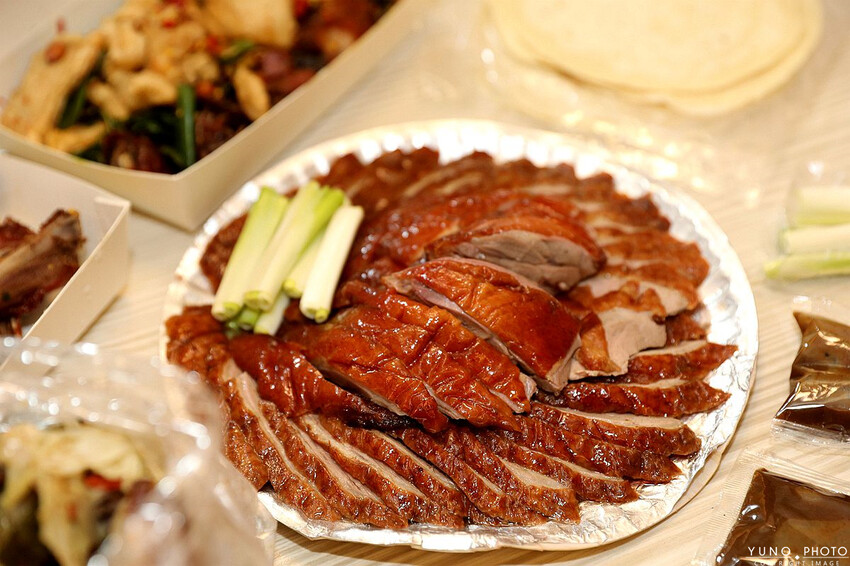 桃園市八德區邊境烤鴨|必吃椒鹽鴨(鹹酥鴨)香酥不油膩的下酒菜 吮指煙燻滷味更是不能錯過。菜單價位(桃園八德烤鴨推薦)