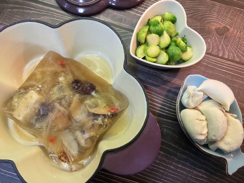 王媽媽,台中,美食,google,必吃,韓冰,跨年,101,景點,IG,火鍋,麻油雞,腰子,藥膳,湯底,部隊鍋,泡菜,藥膳,胡天蘭,免費