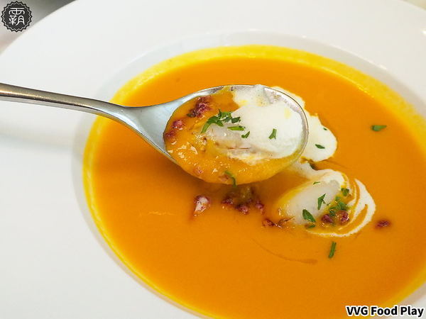 VVG Food Play好樣食藝： 台中歌劇院好樣VVG花現聖誕，宛如嘉年華盛宴，逛市集、挑聖誕禮物、吃聖誕大餐，都在好樣聖誕活動～