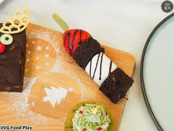 VVG Food Play好樣食藝： 台中歌劇院好樣VVG花現聖誕，宛如嘉年華盛宴，逛市集、挑聖誕禮物、吃聖誕大餐，都在好樣聖誕活動～