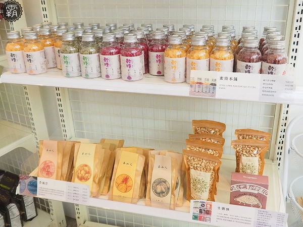 VVG Food Play好樣食藝： 台中歌劇院好樣VVG花現聖誕，宛如嘉年華盛宴，逛市集、挑聖誕禮物、吃聖誕大餐，都在好樣聖誕活動～