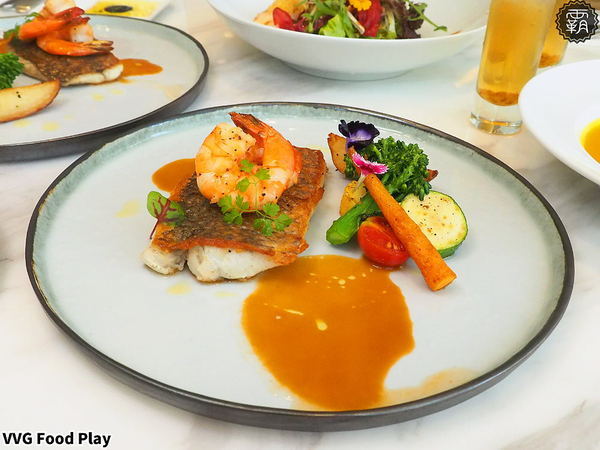 VVG Food Play好樣食藝： 台中歌劇院好樣VVG花現聖誕，宛如嘉年華盛宴，逛市集、挑聖誕禮物、吃聖誕大餐，都在好樣聖誕活動～