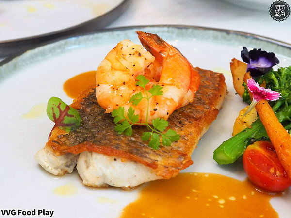 VVG Food Play好樣食藝： 台中歌劇院好樣VVG花現聖誕，宛如嘉年華盛宴，逛市集、挑聖誕禮物、吃聖誕大餐，都在好樣聖誕活動～