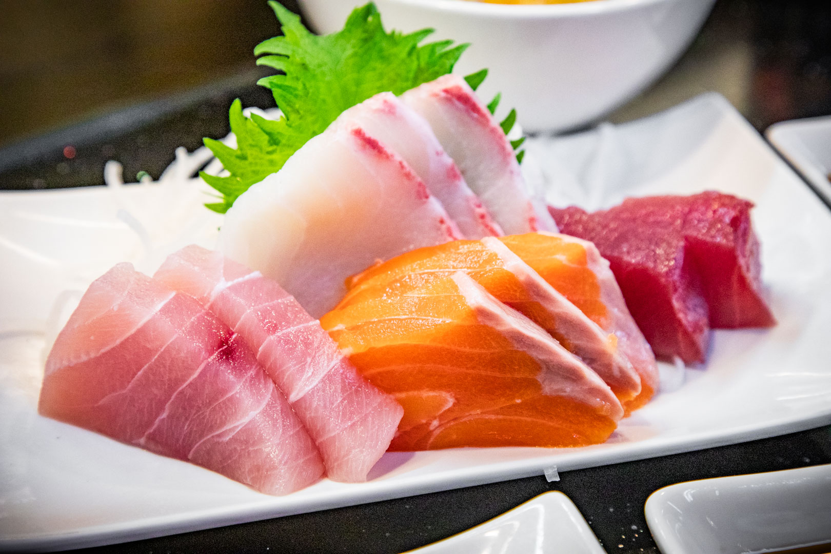 大稻埕必訪！丸隆生魚行，職人握壽司與生魚片，滿滿配料鮮魚味噌湯喝到飽！