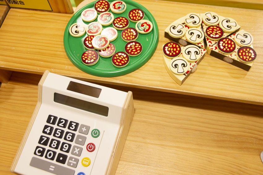 【親子樂園】遊戲愛樂園ATT大直店水果公園～ATT 4 Recharge室內親子樂園，超厲害仿真超市、日本料理店、放電大球池