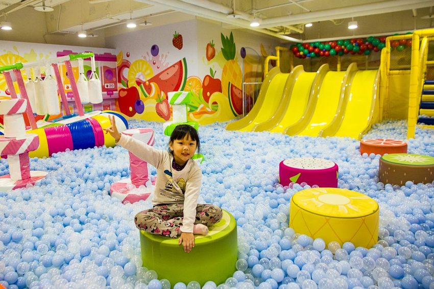 【親子樂園】遊戲愛樂園ATT大直店水果公園～ATT 4 Recharge室內親子樂園，超厲害仿真超市、日本料理店、放電大球池