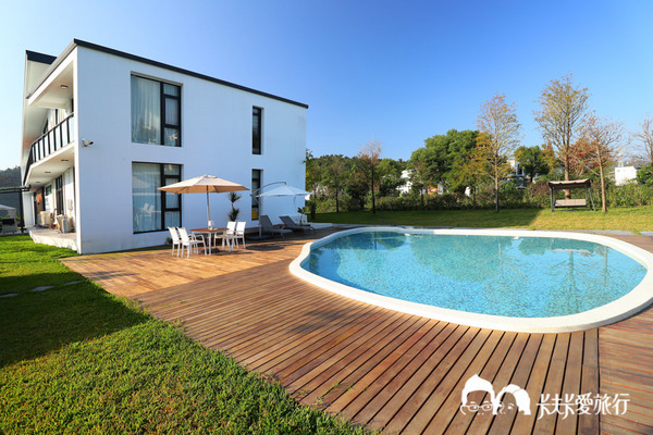 悠悅光 Aura Villa：宜蘭民宿-悠悅光新樂館｜親子民宿動物風格溜滑梯攀岩場梅花湖畔